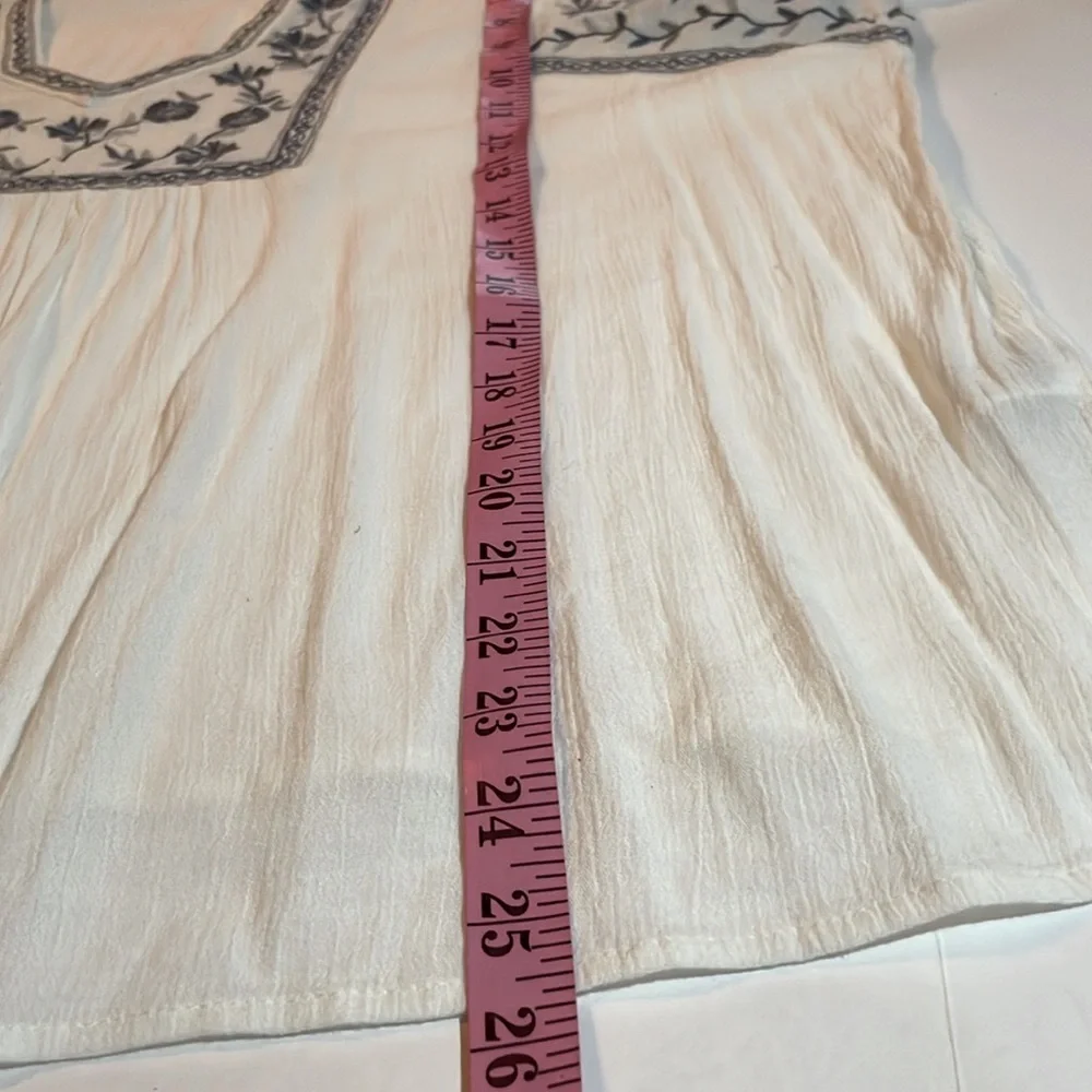 Abercrombie & Fitch XL White gauzy Peasant top with detailed Blue Embroidery - Picture 6 of 11